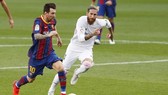El Clasico mùa này sẽ vắng mặt cùng lúc 2 huyền thoại kình địch Lionel Messi và Sergio Ramos.