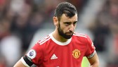 Bruno Fernandes thất vọng trong ngày mang băng đội trưởng.