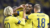 Alexander Isak tiếp tục tỏa sáng giúp Thụy Điển chiến thắng.
