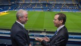 Ông chủ Chelsea, Roman Abramovich tiếp đón Tổng thống Israel, Isaac Herzog tại Stamford Bridge vào Chủ nhật.