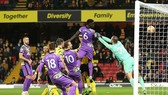 Davinson Sanchez đánh đầu ghi bàn quyết định cho Tottenham. Ảnh: Getty Images