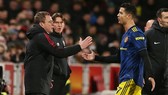 Cristiano Ronaldo thất vọng khi bị HLV Ralf Rangnick thay ra. Ảnh: Getty Images