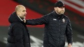 HLV Ralph Hasenhuttl (phải) dành sự tôn trọng cao nhất cho Pep Guardiola. Ảnh: Getty Images