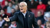 Claudio Ranieri không thể hàn gắn con tàu đang gần đắm Watford.
