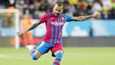 Dani Alves bị loại dù có kinh nghiệm châu Âu nhất.