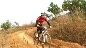Đội tuyển xe đạp Việt Nam (nội dung địa hình) sẽ được trải nghiệm đường đua tốt ở Hòa Bình. Ảnh: LĐXĐVN