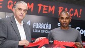 Fernandinho trở lại với nơi anh bắt đầu sự nghiệp là Athletico Paranaense.