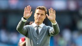 Scott Parker trở thành nhà cầm quân đầu tiên bị sa thải. Ảnh: Getty Images