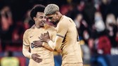 Ronald Araujo và Jules Kounde (phải) chắc chắn vắng mặt ở trận Siêu kinh điển lượt đi tại Real Madrid vào ngày 16-10.