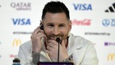 Lionel Messi khá vui vẻ và thoải mái trong buổi họp báo mới nhất.