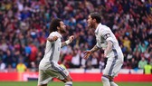 Marcelo (trái) chung vui với Ramos sau bàn quyết định cho Real.