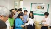 Bộ trưởng Bộ Y tế Nguyễn Thị Kim Tiến cùng đoàn công tác tiến hành kiểm tra đột xuất một phòng khám tư nhân ở Hà Nội