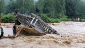 Lũ lụt hoành hành ở Ấn Độ. Ảnh: BBC