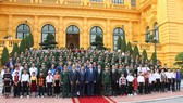 Chủ tịch nước Trần Đại Quang gặp mặt thân mật đoàn đại biểu cán bộ, chiến sĩ bộ đội biên phòng và các em học sinh tham dự chương trình “Chia sẻ cùng thầy cô” năm 2017