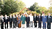 Tổng Bí thư Nguyễn Phú Trọng và các đại biểu tại Tượng đài Chủ tịch Hồ Chí Minh                                                             Ảnh:  TTXVN