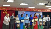 Các tác giải đoạt giải thưởng Báo chí về trẻ em. Ảnh: VIETNAM+
