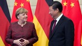 Thủ tướng Đức Merkel (trái) và Chủ tịch Trung Quốc Tập Cận Bình. Ảnh: DPA