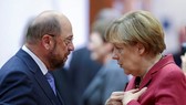 Chủ tịch Đảng Dân chủ Xã hội Đức (SPD) Martin Schulz (trái) và bà Merkel. Ảnh: POLITICO