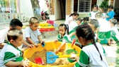 Học sinh Trường Mầm non Tuổi Thơ, phường Tây Thạnh, quận Tân Phú, TPHCM trong giờ  vui chơi