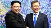 Lãnh đạo Triều Tiên Kim Jong Un và Tổng thống Hàn Quốc Moon Jae In. Ảnh: REUTERS