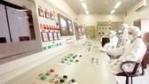 Kỹ thuật viên Iran làm việc tại cơ sở làm giàu uranium ở Isfahan