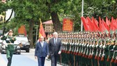 Thủ tướng Nguyễn Xuân Phúc và Thủ tướng Scott Morrison  duyệt đội danh dự Quân đội Nhân dân Việt Nam