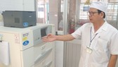 Máy cấy vi khuẩn lao hiện đại được Nhà nước đầu tư  tại Bệnh viện Phổi Đồng Nai.  Ảnh: VĂN PHONG