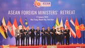 Phó Thủ tướng, Bộ trưởng Ngoại giao Phạm Bình Minh  với Bộ trưởng Ngoại giao các nước ASEAN dự hội nghị