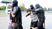 Cảnh sát Belarus bắt giữ người biểu tình gây bạo động