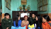 Trao quà tết tặng các gia đình chính sách tại Thừa Thiên - Huế