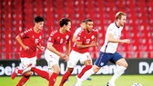 Các cầu thủ Đan Mạch sẽ không để Harry Kane (phải) và tuyển Anh thoải mái chơi bóng tại Wembley