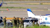 Binh sĩ Colombia điều tra tại hiện trường vụ nổ bom ngày 14-12 ở sân bay quốc tế Camilo Daza ở thành phố Cucuta, Đông Bắc Colombia. Nguồn: TTXVN