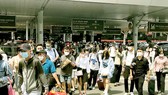 Ngày 9-2 (mùng 9 tết), tại Cảng Hàng không quốc tế Tân Sơn Nhất (quận Tân Bình, TPHCM) vẫn đông nghẹt người