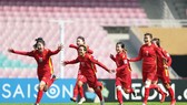Các tuyển thủ bóng đá nữ Việt Nam vui mừng sau khi đoạt vé dự vòng chung kết World Cup nữ 2023