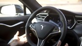 Ô tô điện Tesla bị điều tra vì sự cố phanh ảo