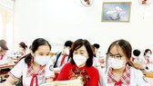 Cô trò Trường THCS Hoàng Hoa Thám (quận Tân Bình, TPHCM) trong giờ học cuối tháng 4-2022. Ảnh: THU TÂM