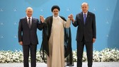 Lãnh đạo 3 nước Nga, Iran và Thổ Nhĩ Kỳ trong cuộc họp thượng đỉnh diễn ra ở thủ đô Tehran. Ảnh: SPUTNIK