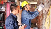 Sửa chữa hệ thống điện miễn phí cho hộ nghèo
