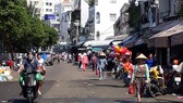 Trên đường Nguyễn Ngọc Phương,  chợ tự phát đã thông thoáng hơn