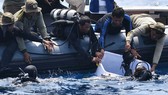 Phát hiện thân và động cơ máy bay Lion Air rơi xuống biển Indonesia, một thợ lặn thiệt mạng