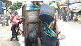Tăng hỗ trợ để thu hút lực lượng thu gom rác