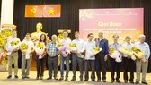 Nhóm tác giả ở lĩnh vực nhiếp ảnh và hội họa nhận Giải thưởng VHNT TPHCM 5 năm lần II