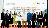 Sun Life Việt Nam chi trả quyền lợi bảo hiểm cho khách hàng tại Quảng Trị