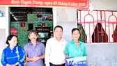 Công ty TNHH MTV Xổ số Kiến thiết Đồng Tháp trao tặng nhà tình thương ở xã Bình Thạnh Trung, huyện Lấp Vò