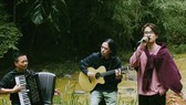 Ca sĩ Hà Anh Tuấn hát giữa rừng trong See Sing Share mùa 4