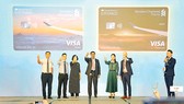 Vietnam Airlines và Standard Chartered Việt Nam ra mắt tài khoản ngân hàng tích lũy dặm bay 