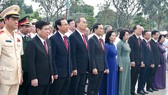Đoàn đại biểu dự Đại hội đại biểu Đảng bộ TPHCM lần thứ XI dâng hương các Anh hùng Liệt sĩ, tưởng nhớ Chủ tịch Hồ Chí Minh 