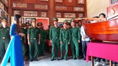 Cán bộ, chiến sĩ lực lượng vũ trang tỉnh Cà Mau tham quan Di tích khởi nghĩa Hòn Khoai