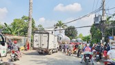 Ùn tắc giao thông đã xảy ra tại khu vực CCN Tài Lộc (ảnh chụp ngày 18-2)