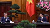 Thủ tướng Phạm Minh Chính tiếp Đại sứ Liên hiệp Vương quốc Anh và Bắc Ireland tại Việt Nam. Ảnh: TTXVN